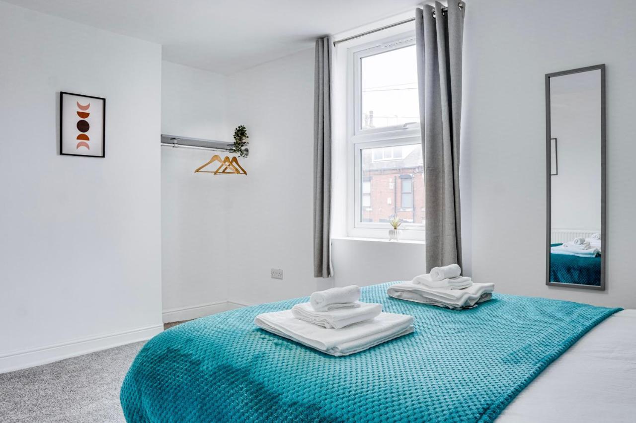 Spacious 4 Bedroom House Near Leeds Cc Beeston Hill Exterior foto